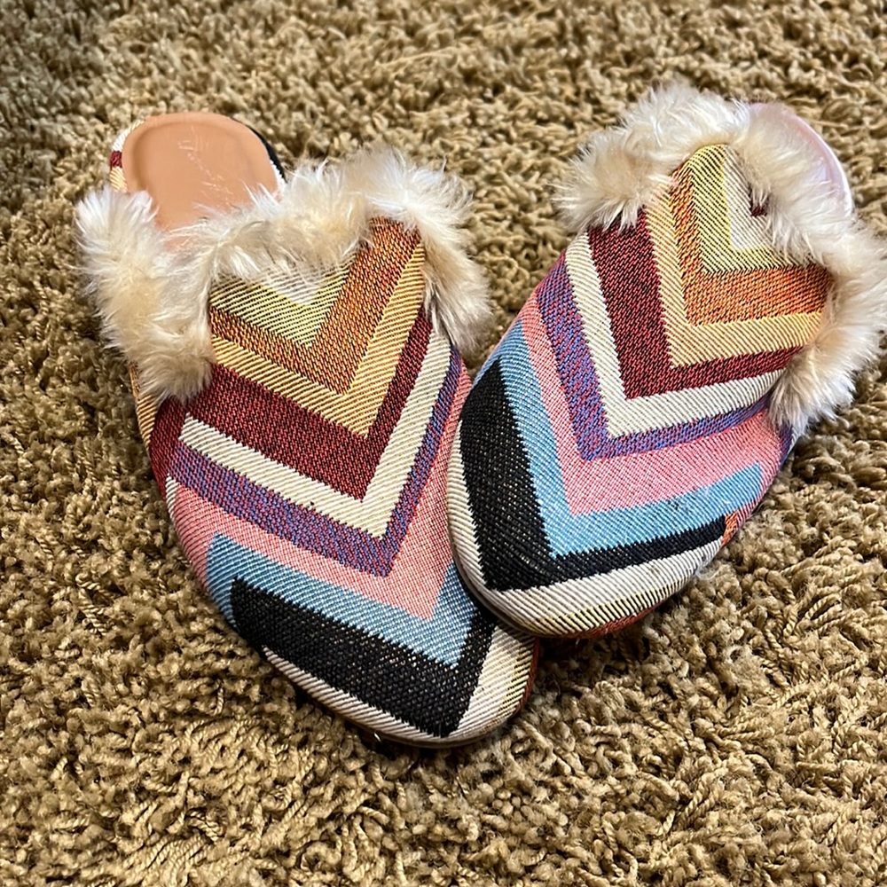 Universal Thread fun slip in shoes - go with everything